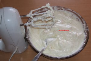 Tort Diplomat acoperit cu pastă  marshmallow