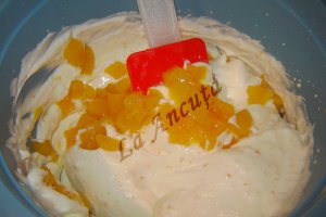 Tort cu nuci si crema de visine