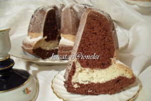 Chec din albusuri cu cacao si nuca de cocos