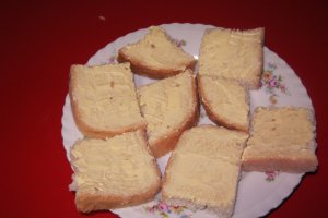 Tartine cu icre rosii