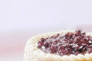 Tort cu budinca de caramel si ciocolata