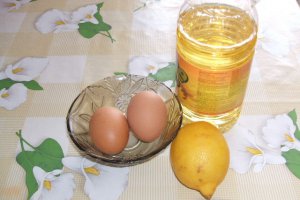 Mic dejun cu degeţele de caşcaval, omletă stea şi salată de ţelină