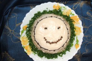 Mic dejun cu degeţele de caşcaval, omletă stea şi salată de ţelină