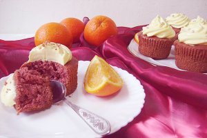 Red velvet cupcakes cu cremă de portocale