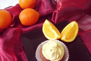 Red velvet cupcakes cu cremă de portocale