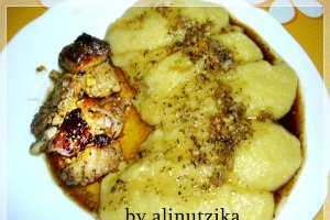 Porc cu usturoi si mamaliguta