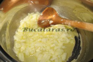Aripioare cu sos curry