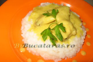 Aripioare cu sos curry