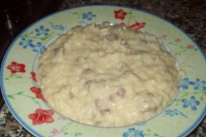 Orez cu carne tocata si branza topita