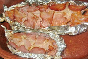 Rulada de porc umpluta, in crusta de bacon si cascaval