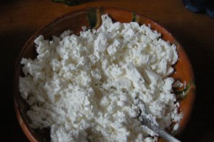 Garnitura cartofi cu branza la cuptor, reteta simpla si savuroasa