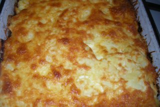 Garnitura cartofi cu branza la cuptor, reteta simpla si savuroasa