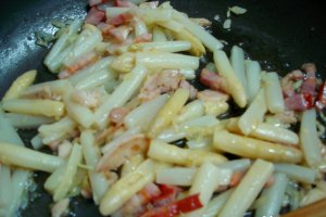 Salata de sparanghel cu bacon