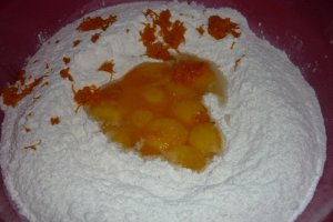 Doi cozonaci si-o pasca