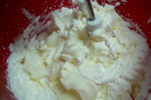 Tort cu doua creme de ciocolata