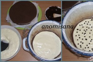Tort cub de lapte acoperit cu pastă marshmallow pentru moţ