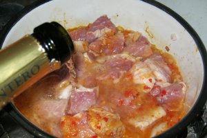 Stufat de porc scaldat in sampanie