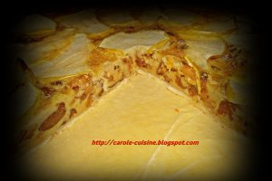 Tarta cu biscuiti si prune confiate