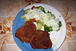 Pulpa de vitel la cuptor cu legume si sos bechamel