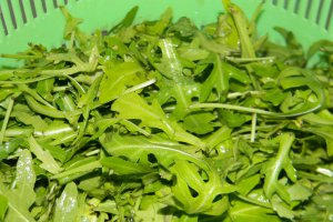Salata cu rucola, pui si mozzarella