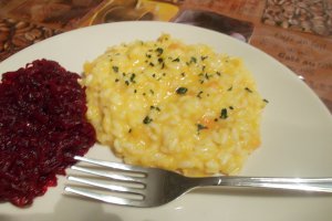 Orez cu dovlecei si aripioare de pui