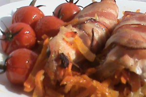 Rulada de pui in manta de bacon