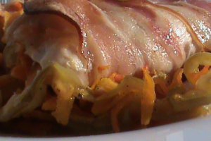 Rulada de pui in manta de bacon
