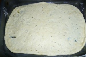 Focaccia umpluta cu ceapa si masline