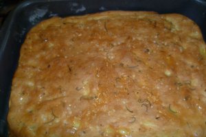 Focaccia umpluta cu ceapa si masline