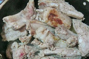 Costite de porc glazurate cu cartofi batuti