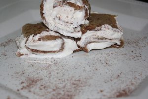 Clatite cu nes si 2 umpluturi (frisca, nutela, ananas si dulceata de mure)