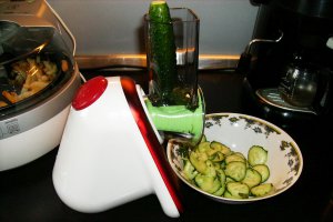 Salata de dovlecei si castraveti