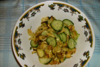 Salata de dovlecei si castraveti