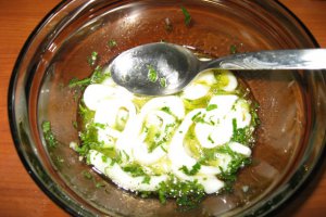 Salata cu inele de calamar si vinegreta de rosii