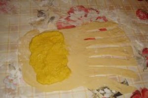 Cornuri cu fondant de mere