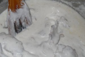 Aripioare in sos de smantana