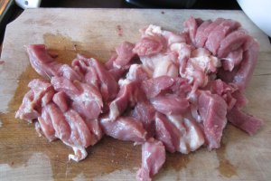Bucatele de porc cu ciuperci si sos de ardei