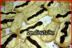 Eclere cu vanilie si ciocolata