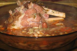 Ciorba de fasole cu ciolan afumat