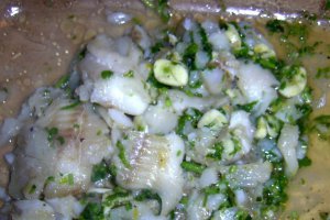 Peste in marinata de usturoi
