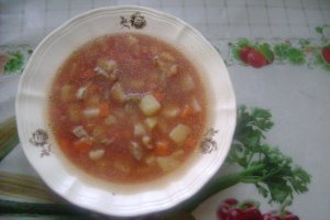 Supă de legume cu cartofi şi şunculiţă