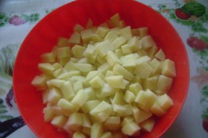 Supă de legume cu cartofi şi şunculiţă