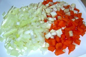 Rulouri de pui cu castraveciori acri