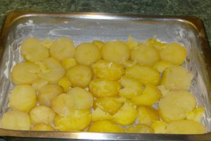 Cartofi cu branza la  cuptor