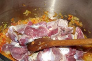 Cus-cus cu pipote si suc de rosii