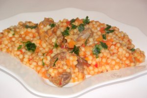 Cus-cus cu pipote si suc de rosii