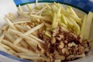 Salata de telina cu mere si nuci