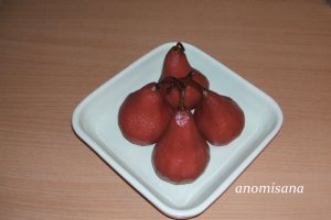 Pere în sos de vin roşu