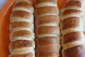 Cornuri pufoase cu ciocolata
