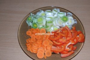 Pui cu legume la cuptor şi piure de cartofi copţi